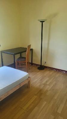 Grande chambre meublée a louer libre des maintenant - Photo 2