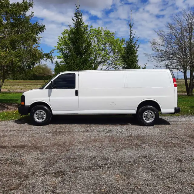 2015 GMC CHEV 2500 long box CARGO VAN EXC COND