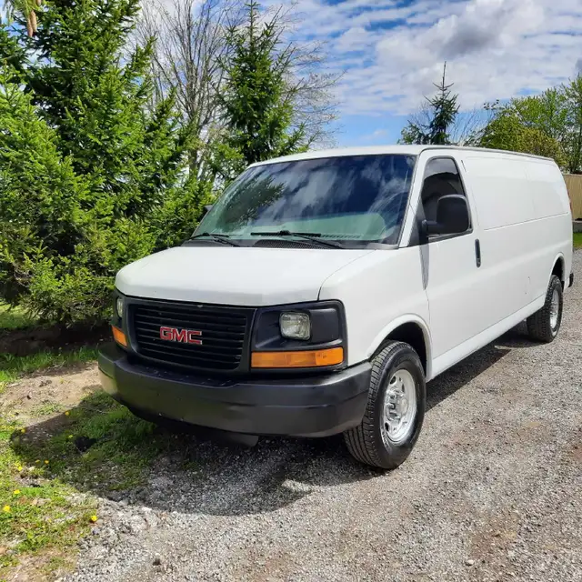 2015 GMC CHEV 2500 long box CARGO VAN EXC COND - Photo 2