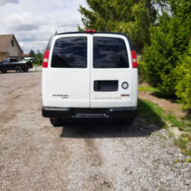 2015 GMC CHEV 2500 long box CARGO VAN EXC COND - Photo 4
