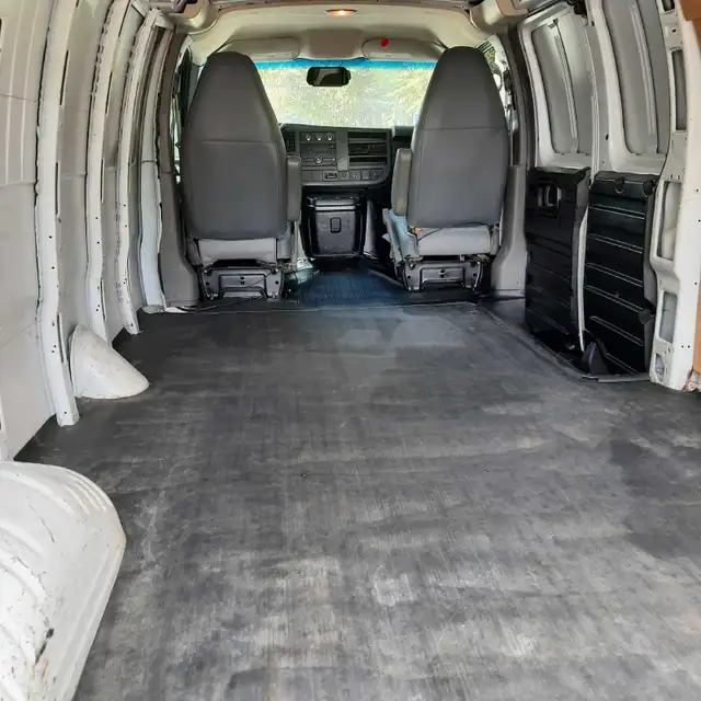 2015 GMC CHEV 2500 long box CARGO VAN EXC COND - Photo 8