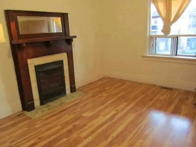 Room for rent near Eglinton West Subway and Yorkdale Mall - Photo 2