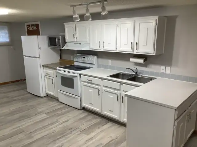 Inner city, two bedroom basement suite in Capitol Hill N.W. - Photo 2