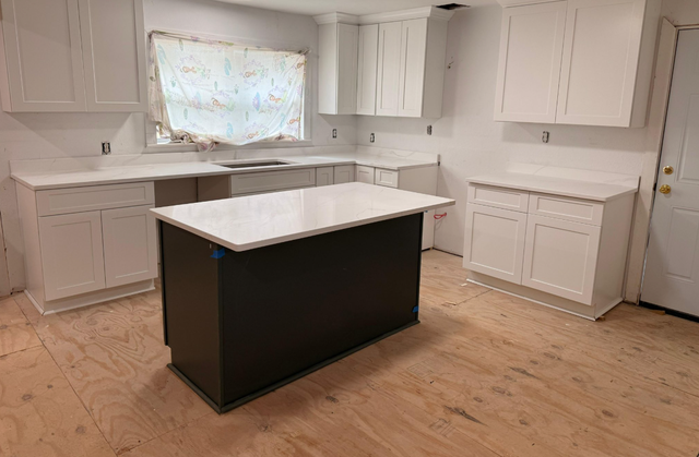 White Polished Quartz Countertop With Black & Goldish Veins - Photo 3