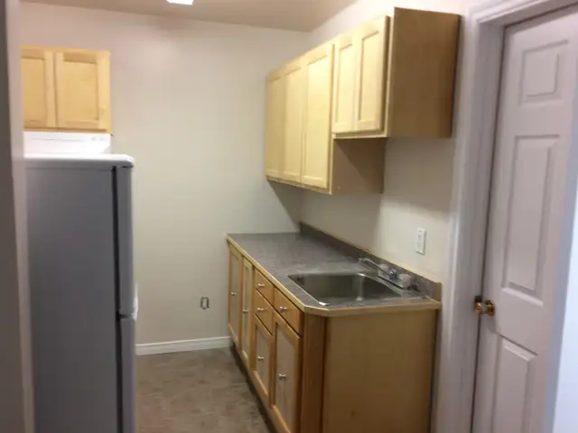 Fresh Clean One Bedroom Apartment - Photo 2