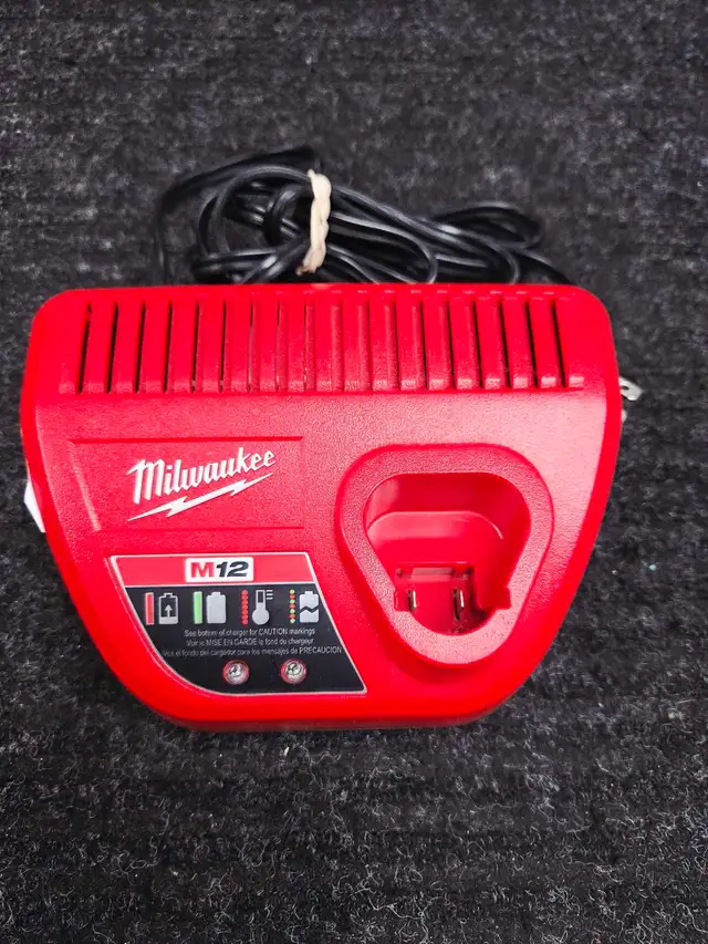 Chargeur Milwaukee M12