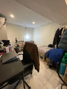 Basement room for rent Downtown! 5 mins from TTC, groceries,UofT - Photo 2