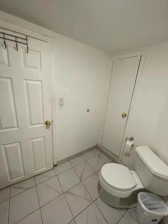 Basement room for rent Downtown! 5 mins from TTC, groceries,UofT - Photo 5