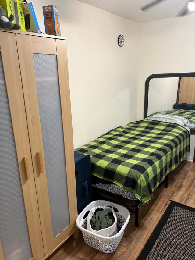 Furnished 3 bedroom downtown for rent! Close to TTC, groceries - Photo 6