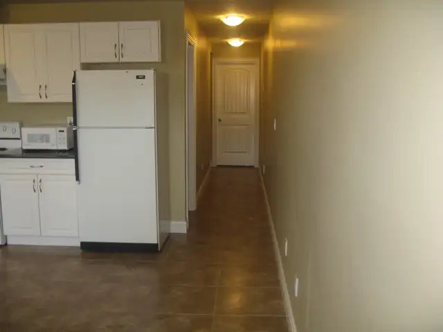 2 Bed rooms Basement Suite - Photo 2