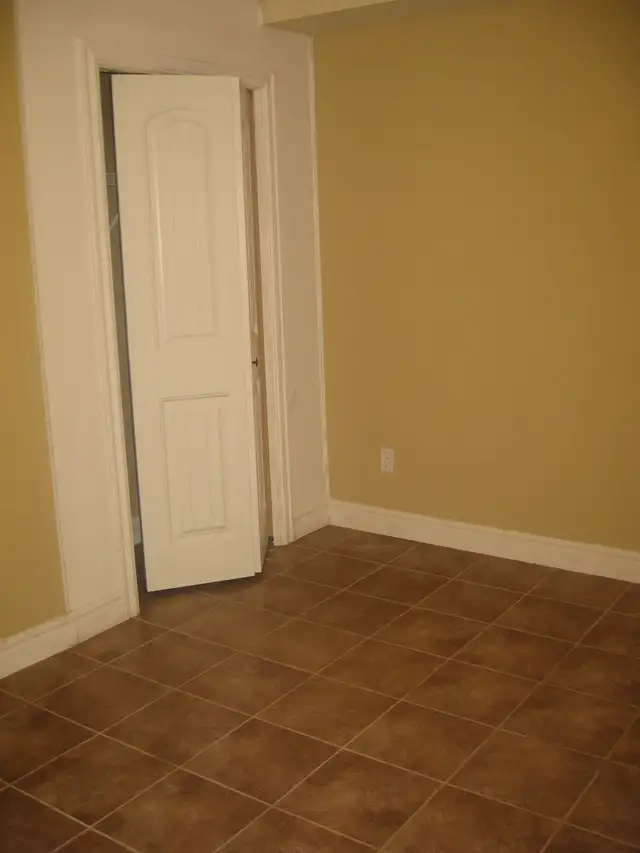 2 Bed rooms Basement Suite - Photo 7