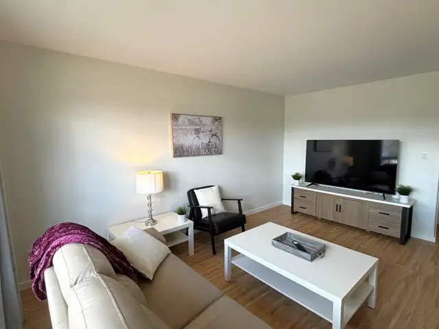 Furnished 3 bed (2 bath) 1/2 duplex for rent in Drayton Valley - Photo 2