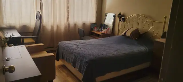 Chambre meublée disponible pour une femme proche de métro Sauvé