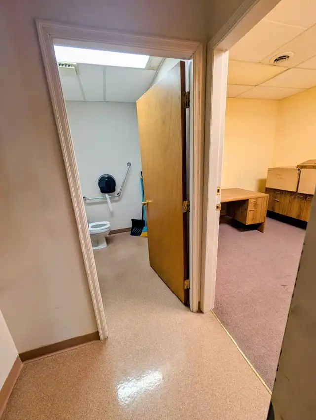 Office space for rent- Penticton - Photo 4