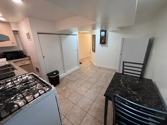 Furnished student basement room for rent in Kensington Market! - Photo 4