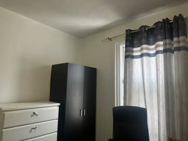 Room for rent Toronto  (female only) - Photo 2