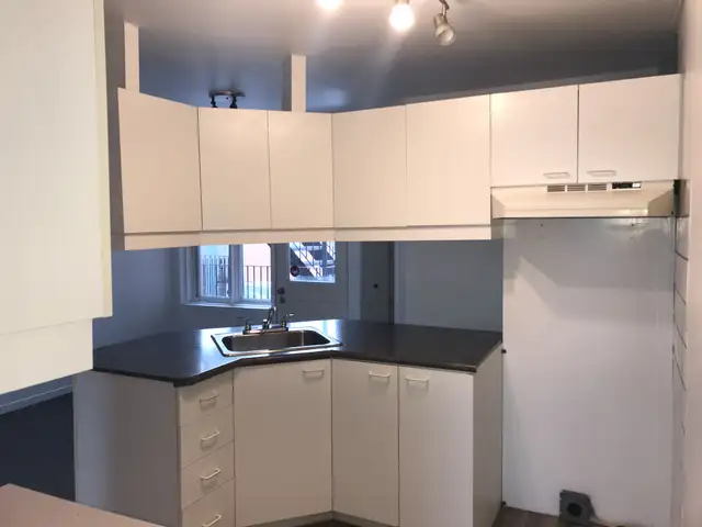 Superbe grand 4 1/2, 3e étage St-Sauveur Juillet - Photo 2