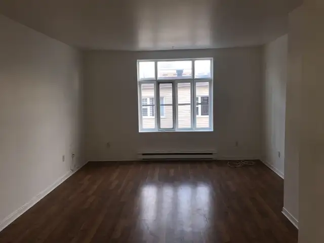 Superbe grand 4 1/2, 3e étage St-Sauveur Juillet - Photo 7