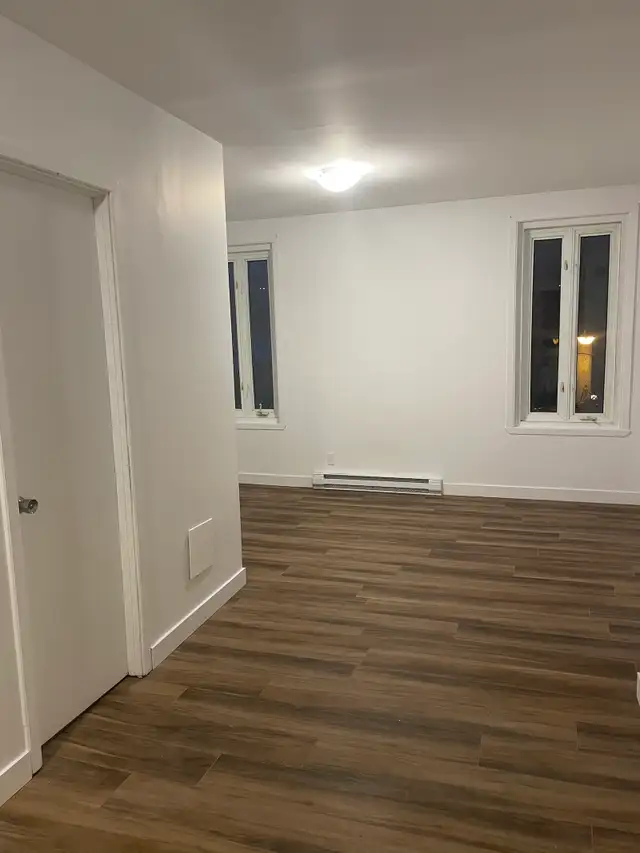 Superbe grand 3 1/2 2e étage Saint-Sauveur juillet - Photo 5