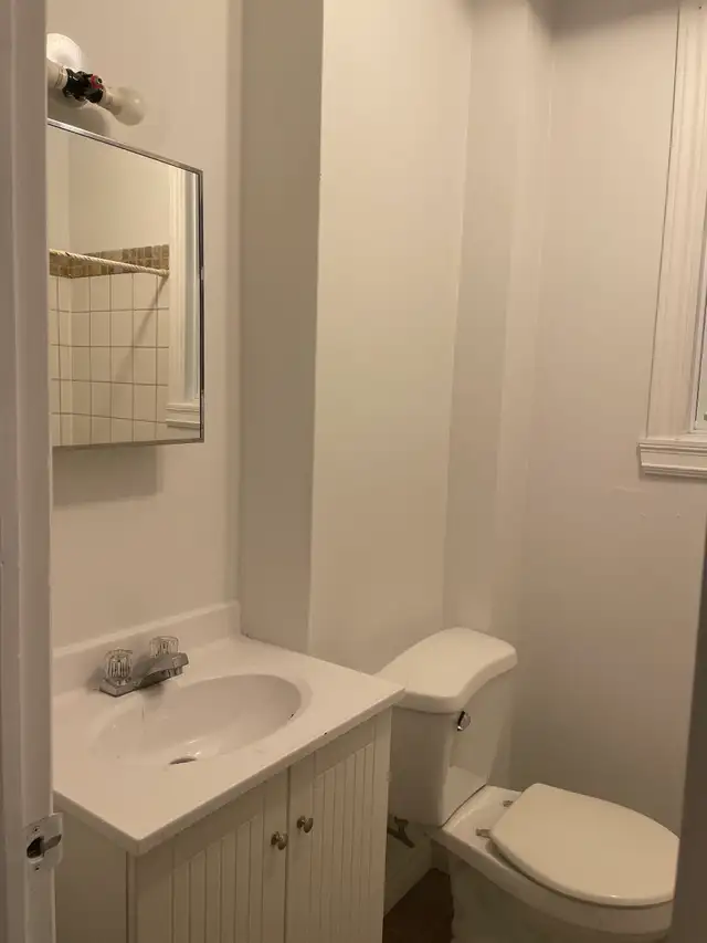 Superbe grand 3 1/2 2e étage Saint-Sauveur juillet - Photo 9