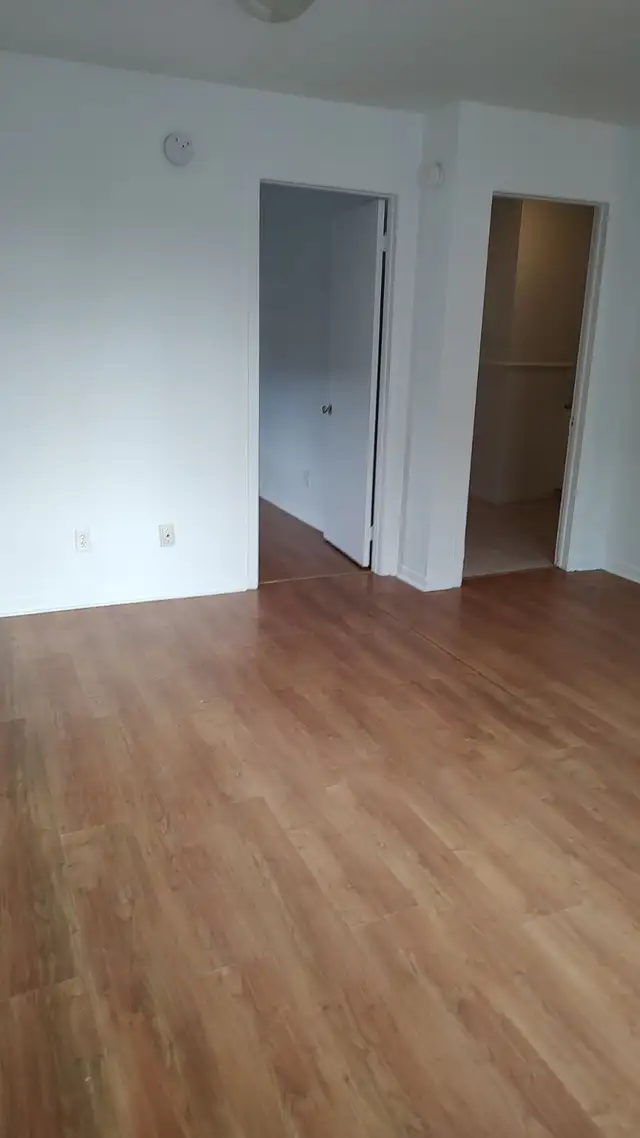 Très beau grand 3 1/2 Montmorency Juillet - Photo 11