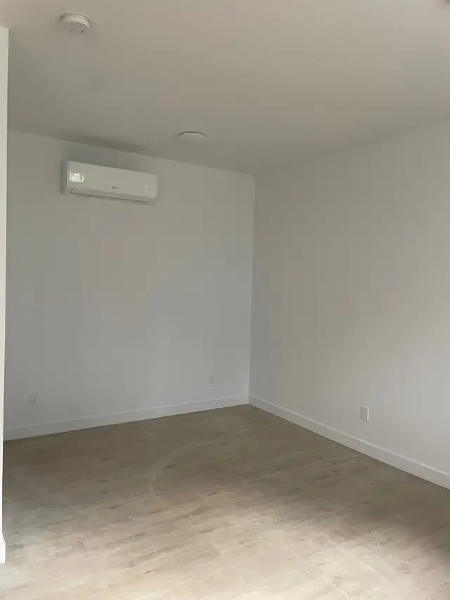 superbe loft 1 1/2, tout-inclus, semi-meublé, juillet PROMO - Photo 7