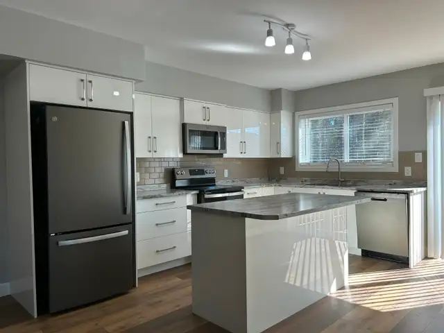 Welcome to your brand-new apartment located at 1-473C Queensway. - Photo 2