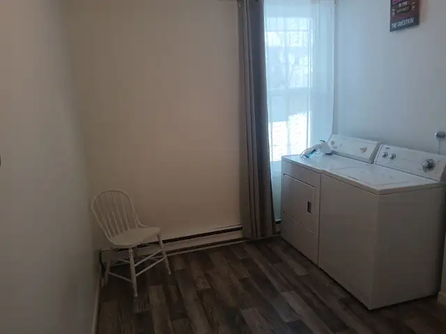 Très beau 4 1/2 1er étage, Saint-Sauveur, Air clim, Juillet - Photo 17