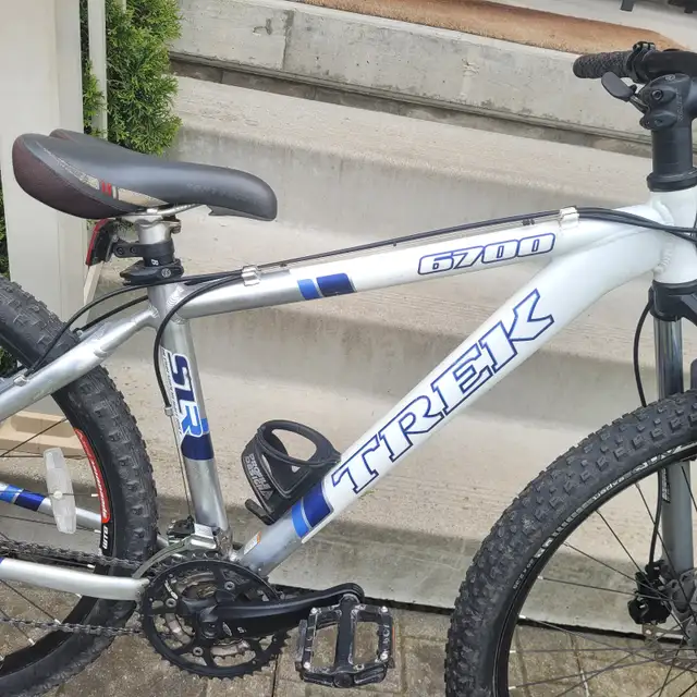 Trek 6700 Mountain Bike With Disc Brakes (M size Frame) - Photo 4