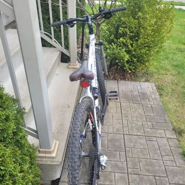 Trek 6700 Mountain Bike With Disc Brakes (M size Frame) - Photo 5