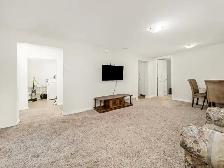 Large 2 Bed   Den, 1 Bath Legal Basement Suite - Pet Friendly! - Photo 4