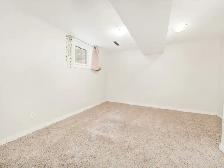 Large 2 Bed   Den, 1 Bath Legal Basement Suite - Pet Friendly! - Photo 10