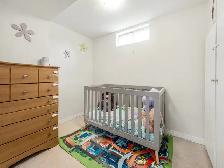 Large 2 Bed   Den, 1 Bath Legal Basement Suite - Pet Friendly! - Photo 11