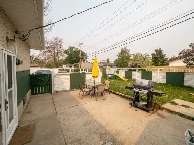 Large 2 Bed   Den, 1 Bath Legal Basement Suite - Pet Friendly! - Photo 14