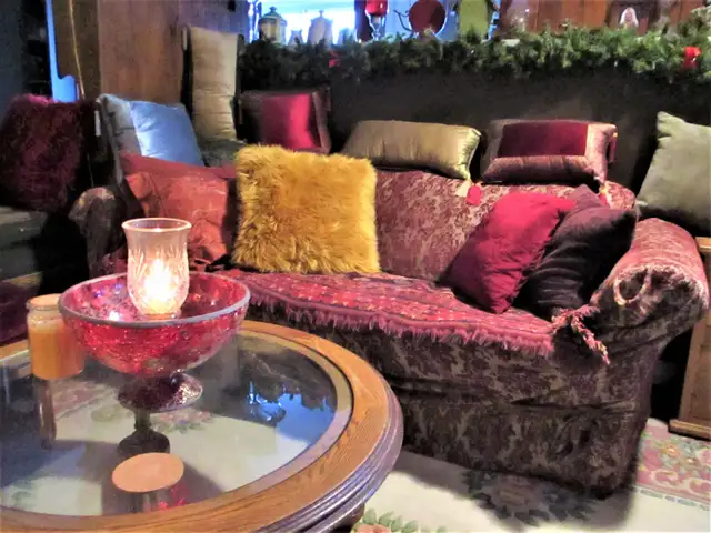 NO ROOMS FOR RENT?  TRY COUCH SURFING INSTEAD! $40 CHEAPER!  $40 - Photo 2