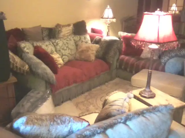 NO ROOMS FOR RENT?  TRY COUCH SURFING INSTEAD! $40 CHEAPER!  $40 - Photo 3