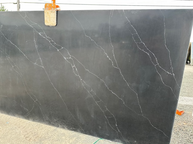 White Quartz Countertop - Photo 2