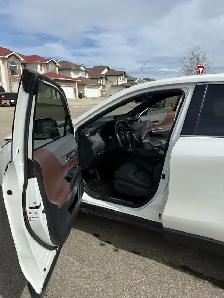 $41,500 – 2022 Toyota Venza Limited Hybrid AWD | Fully Loaded | - Photo 5