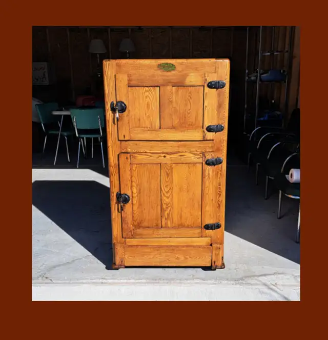 ANTIQUE OAK ICE BOX COCKTAIL BAR CABINET
