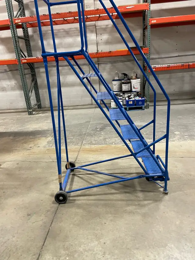 Rolling Shop Ladders Platform - 7 Steps - Good Condition $450 - Photo 2