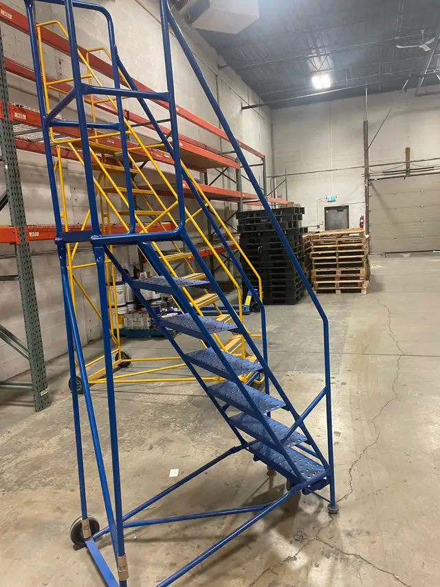 Rolling Shop Ladders Platform - 7 Steps - Good Condition $450 - Photo 4