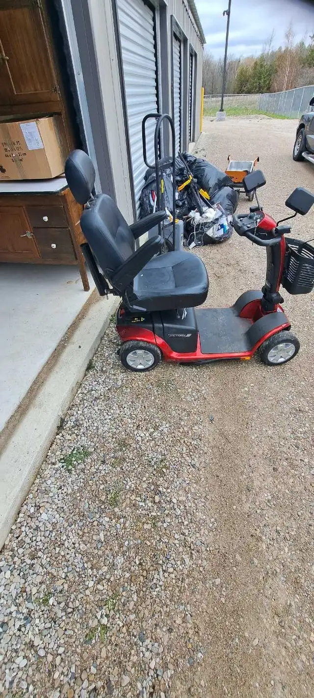 Riding scooter
