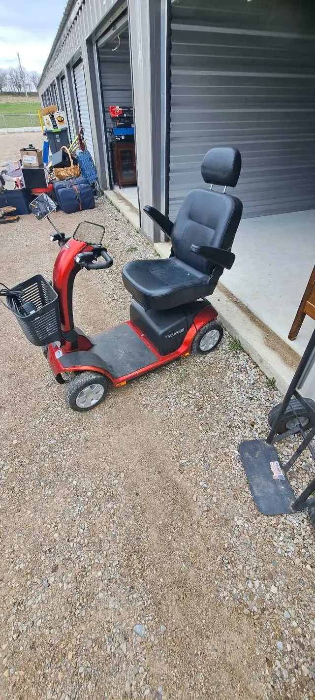 Riding scooter - Photo 7