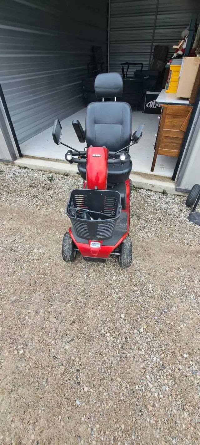 Riding scooter - Photo 8