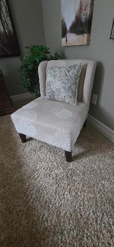 Furniture (Bed/Sofa/Chair) from Model Home - Photo 4