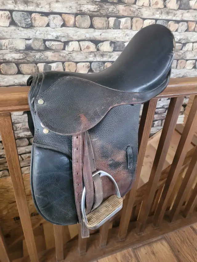 Two 15' Used Saddles One English One Western Priced To Sell - Photo 2