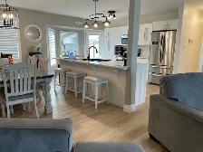 1 ROOM LEFT! Clean, Quiet Female Shared Home – Furnished Room - Photo 2