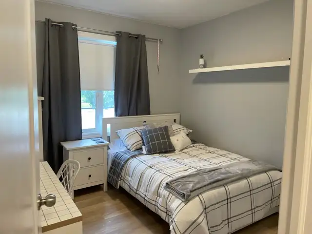 1 ROOM LEFT! Clean, Quiet Female Shared Home – Furnished Room - Photo 3