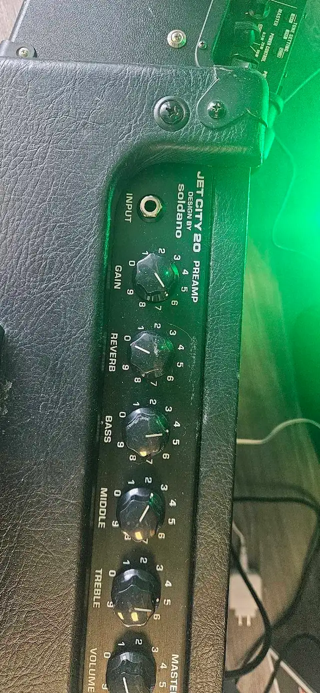 JET CITY 20 WATT TUBE AMP - Photo 2