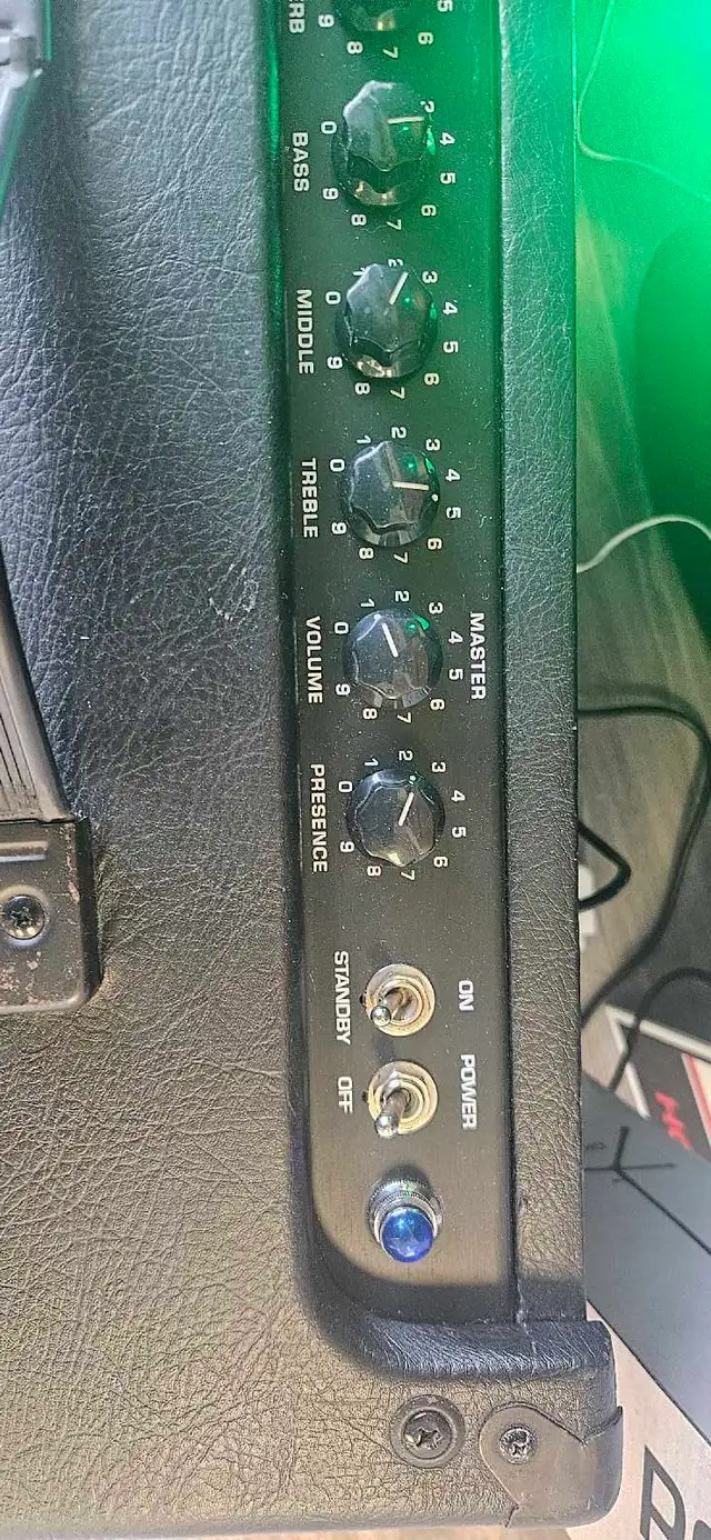 JET CITY 20 WATT TUBE AMP - Photo 3